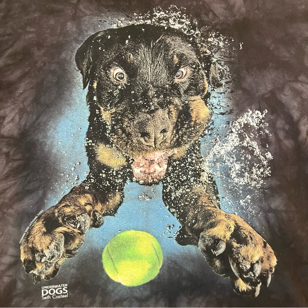 The Mountain Underwater Dogs Dynamic Splash Seth Casteel Graphic 100% Cotton Tee - Picture 3 of 6
